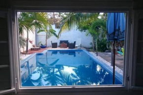 Cosyhouse et piscine site web chalet du lagon wix